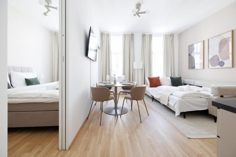 Bed, TV and multimedia, Living room, Photo of the whole room, Seating area, Dining area, Bedroom, towels