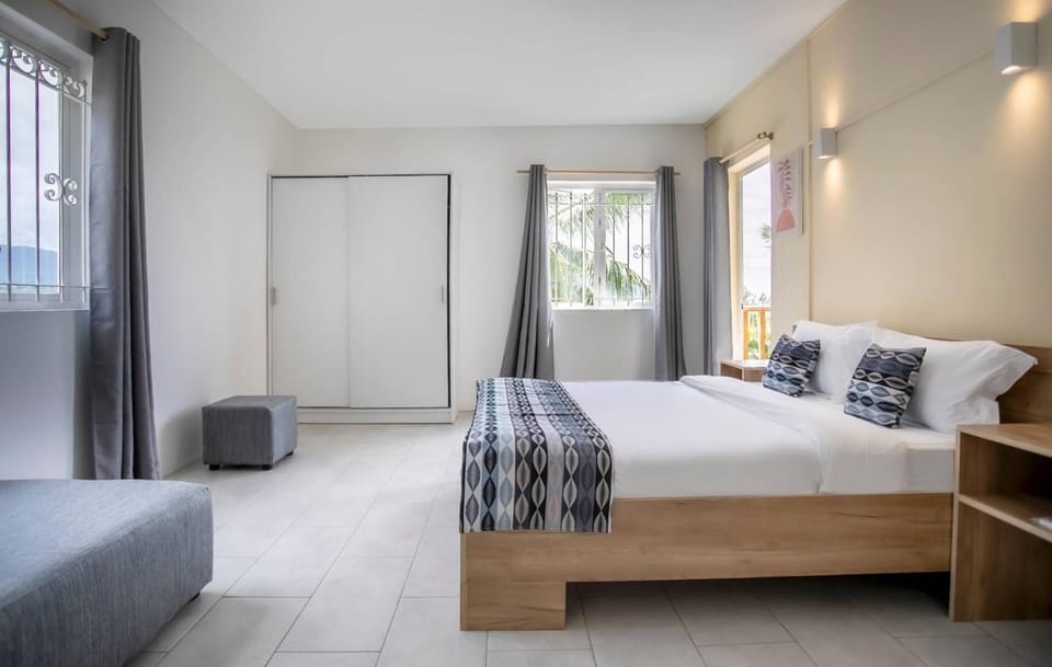 3 Bedrooms villa with partial mountain and sea view House in Rivière Noire District, Mauritius