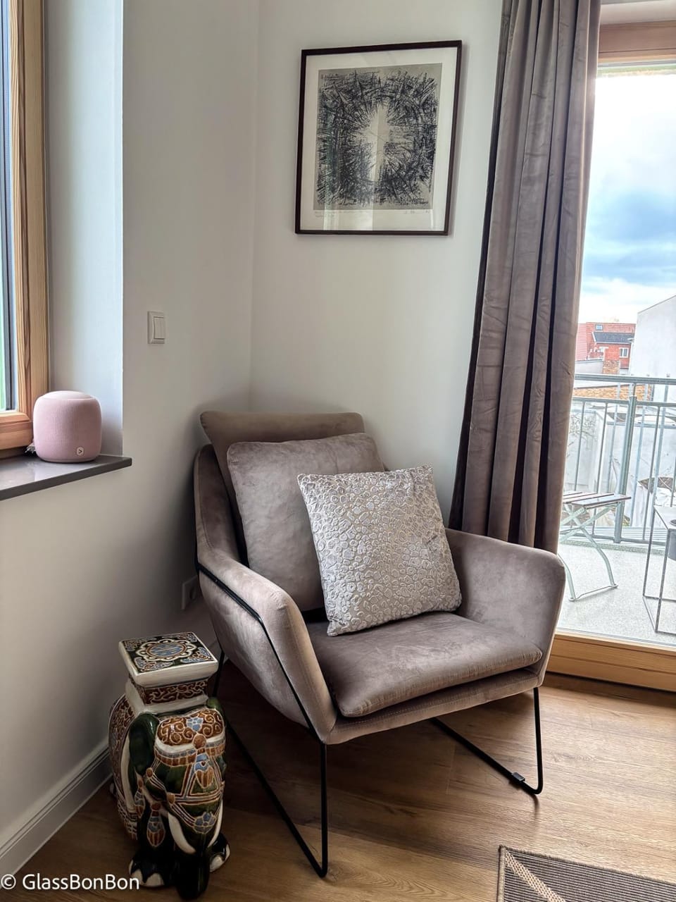 Photo of the whole room