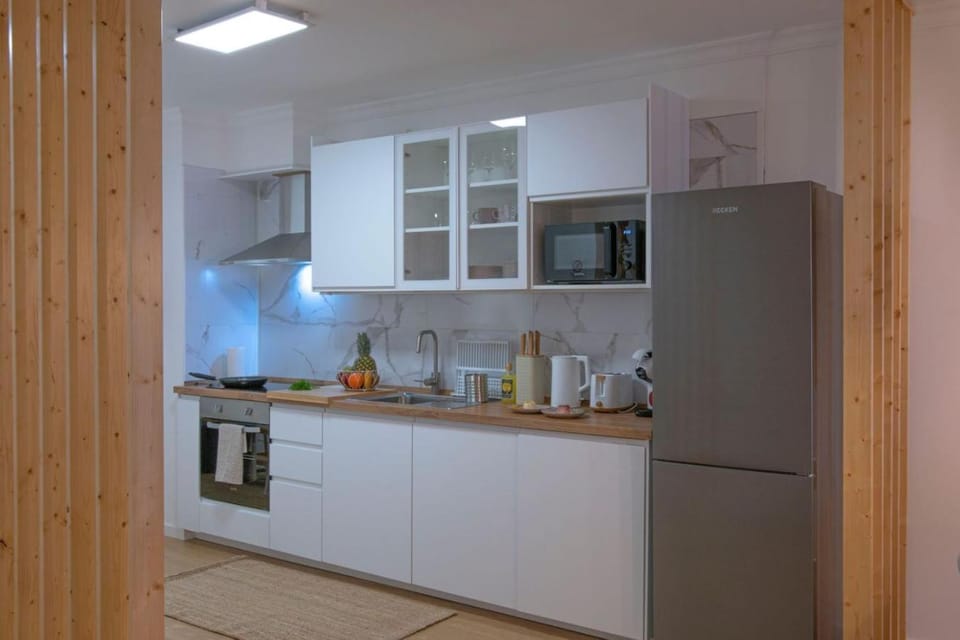 Coffee/tea facilities, Kitchen or kitchenette, oven, stove, toaster