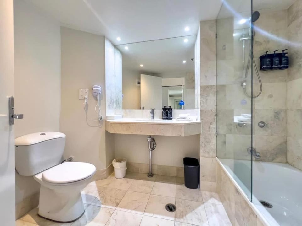 Beachview Zen Apartment with Office Nook Apartment in Surfers Paradise Boulevard