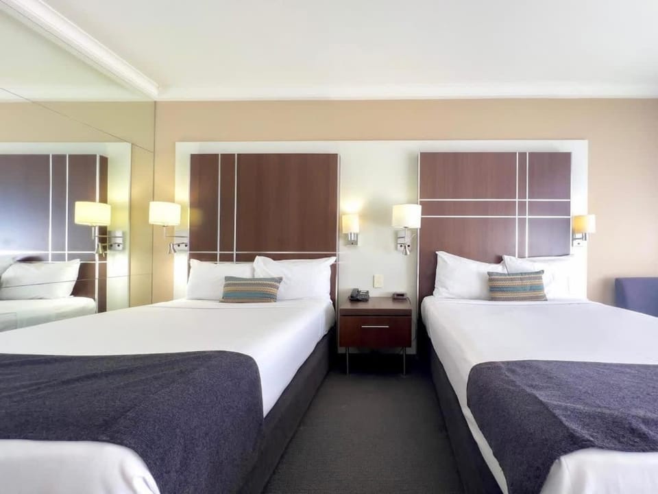 Beachview Zen Apartment with Office Nook Apartment in Surfers Paradise Boulevard