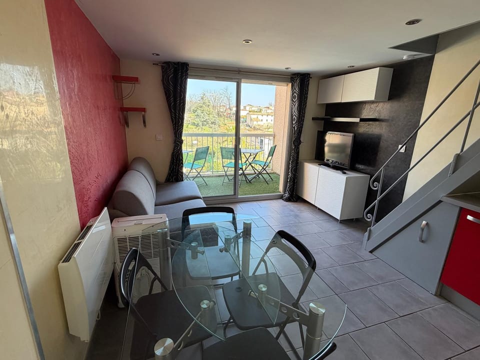 Appartement au calme, avec piscine et vue dégagée Apartment in Vence
