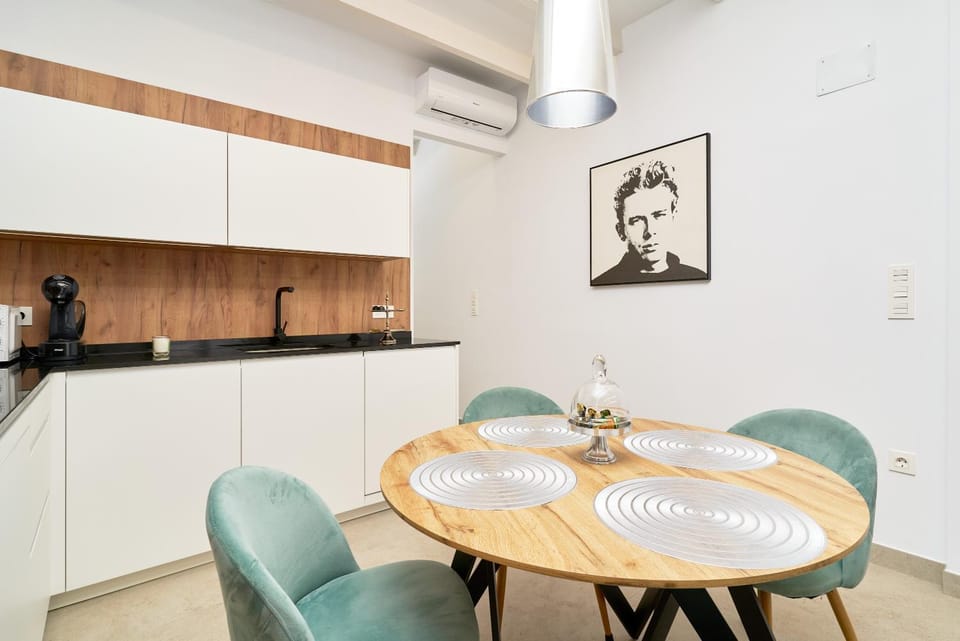 Property building, Kitchen or kitchenette, Living room