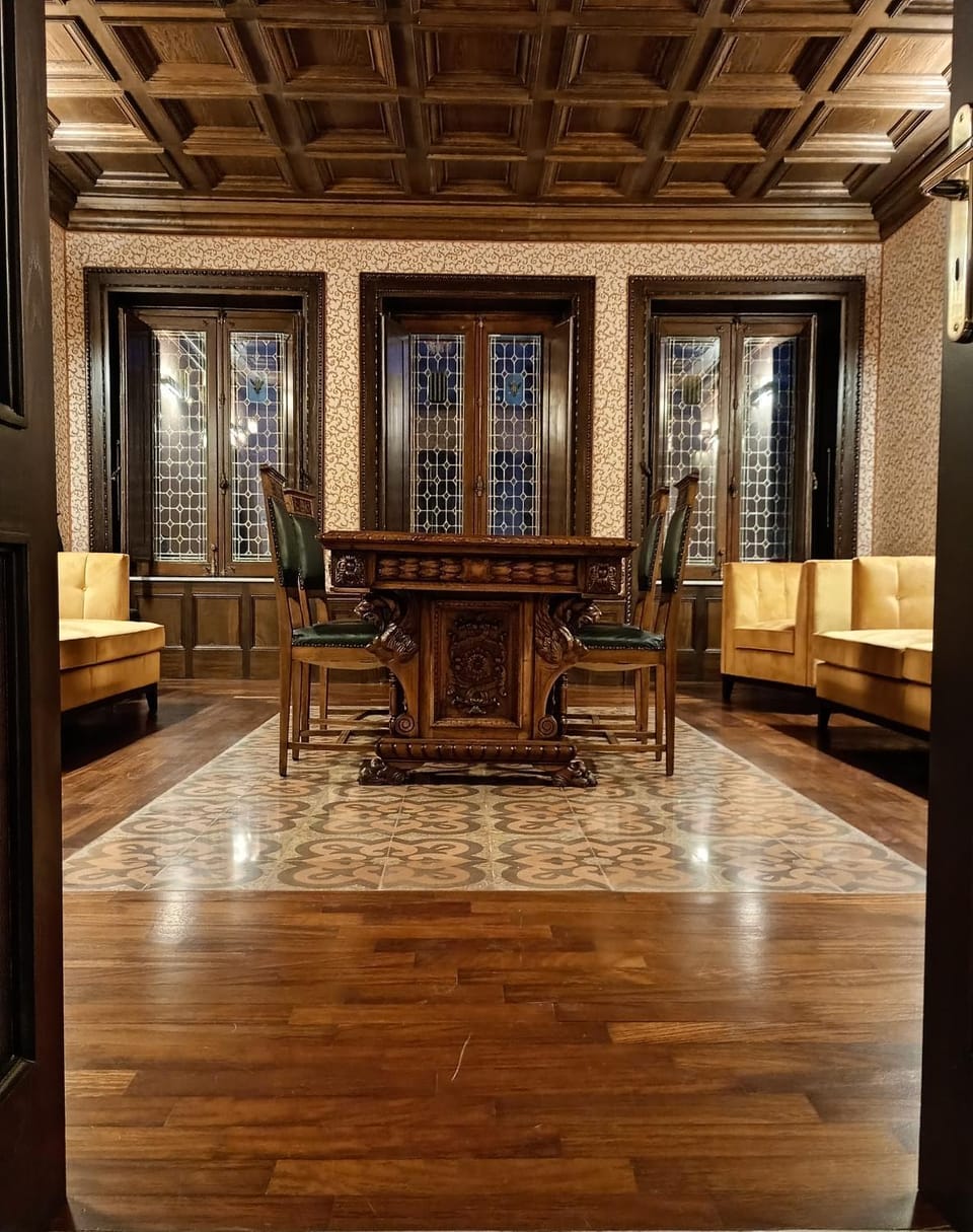 Communal lounge/ TV room