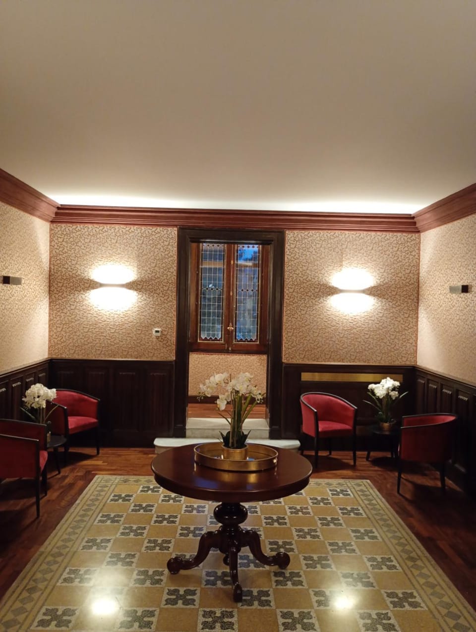Communal lounge/ TV room