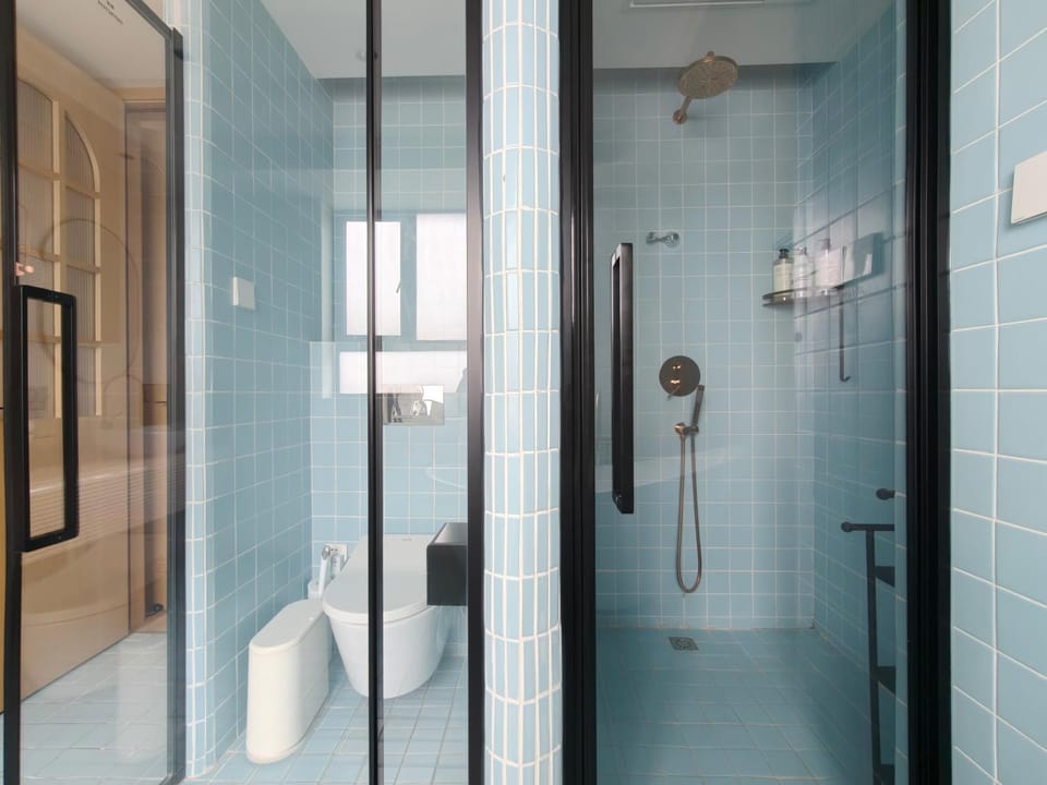 Shower, Toilet, Bathroom