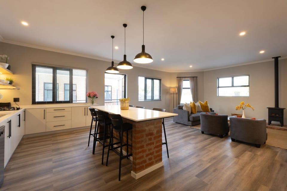 Kitchen or kitchenette, Lounge or bar, fireplace, fireplace, kitchen, kitchen