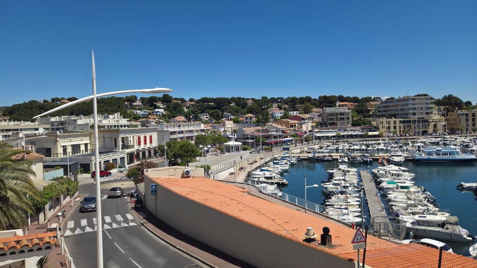 View (from property/room), City view, Sea view, Sea view