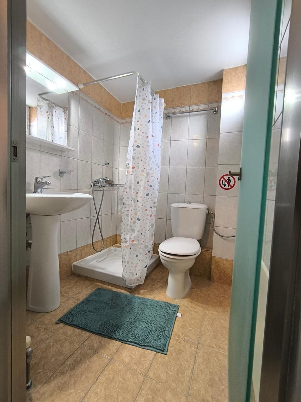 Shower, Toilet