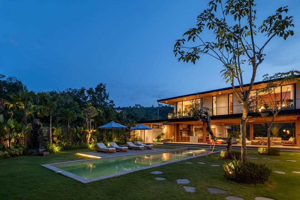 Property building, Patio, Night, Garden, Garden view, Pool view, Swimming pool, sunbed