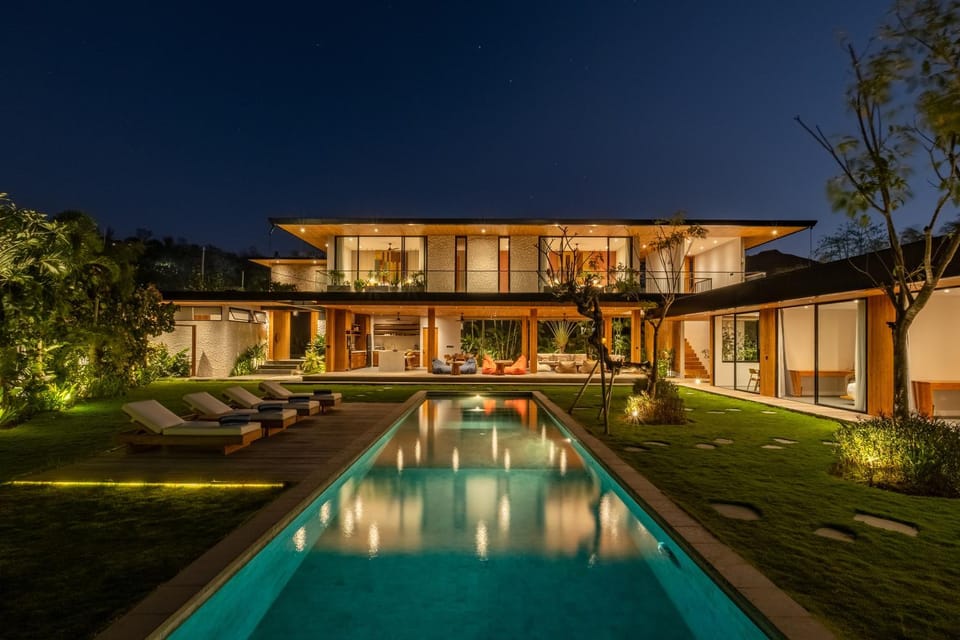 Property building, Patio, Night, Garden, Garden view, Pool view, Swimming pool, sunbed
