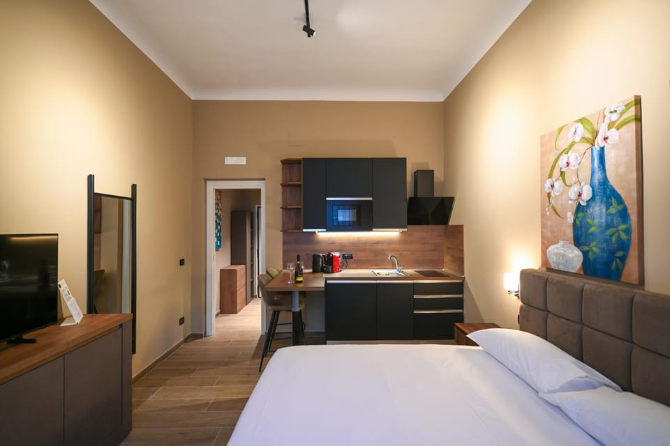 Communal lounge/ TV room, Bed, TV and multimedia, Kitchen or kitchenette, Living room, Photo of the whole room, Seating area, Evening entertainment, Bedroom