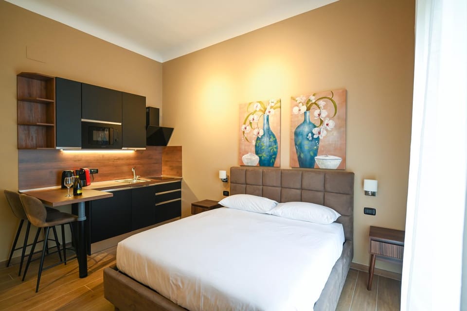 Bed, Kitchen or kitchenette, Living room, Photo of the whole room, Seating area, Dining area, Bedroom