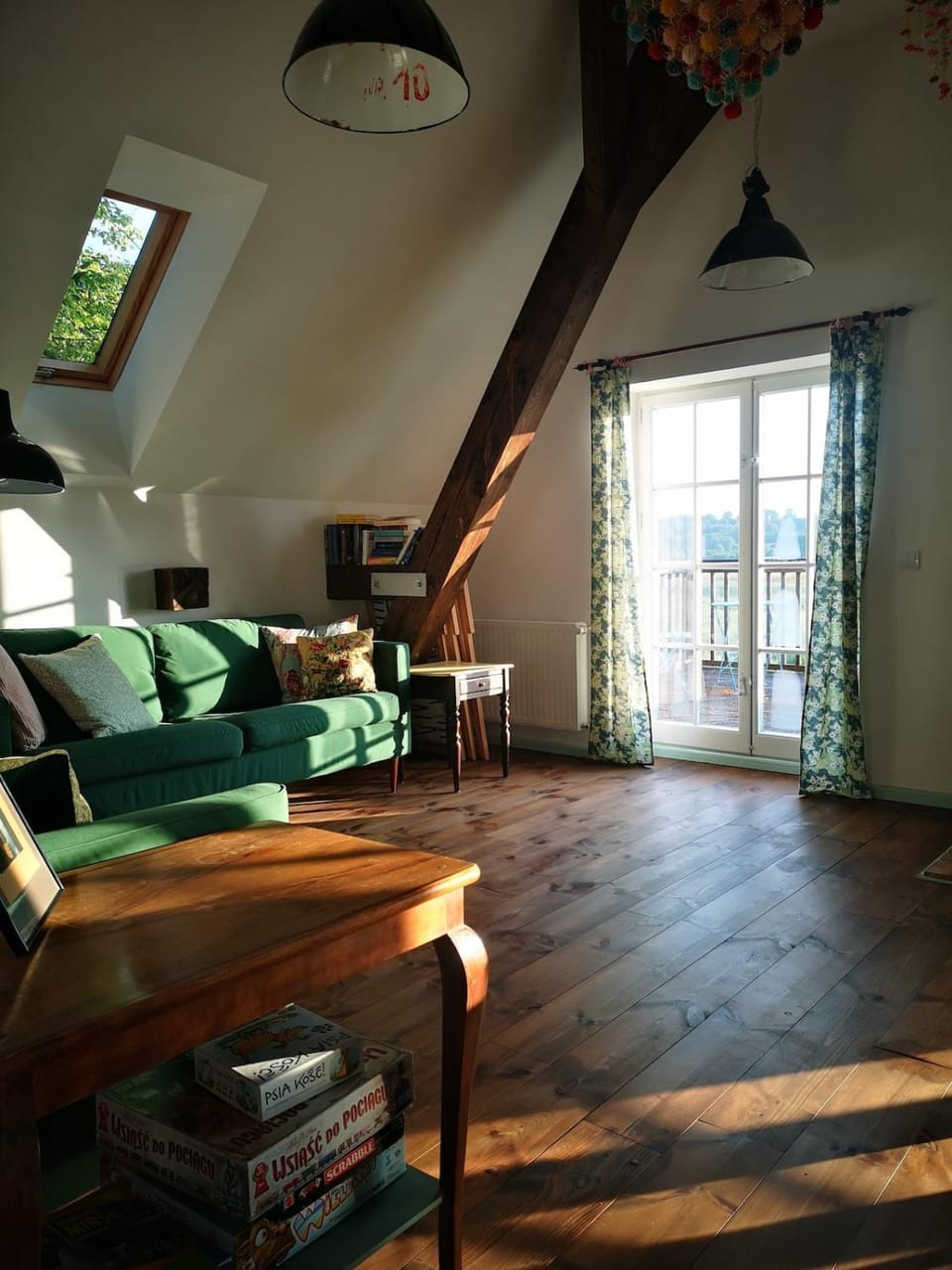 Communal lounge/ TV room, Living room, Seating area