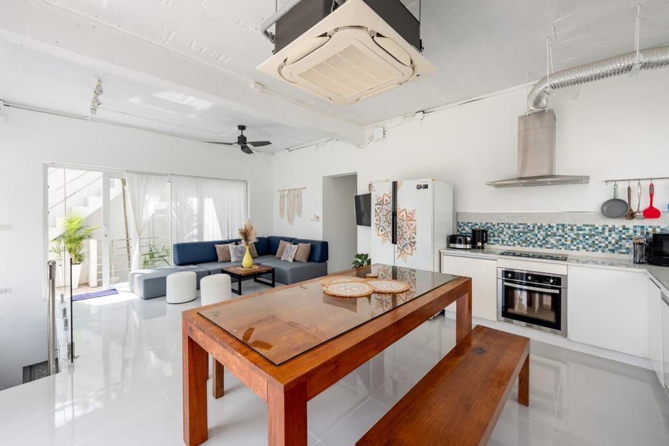 Dining area, kitchen