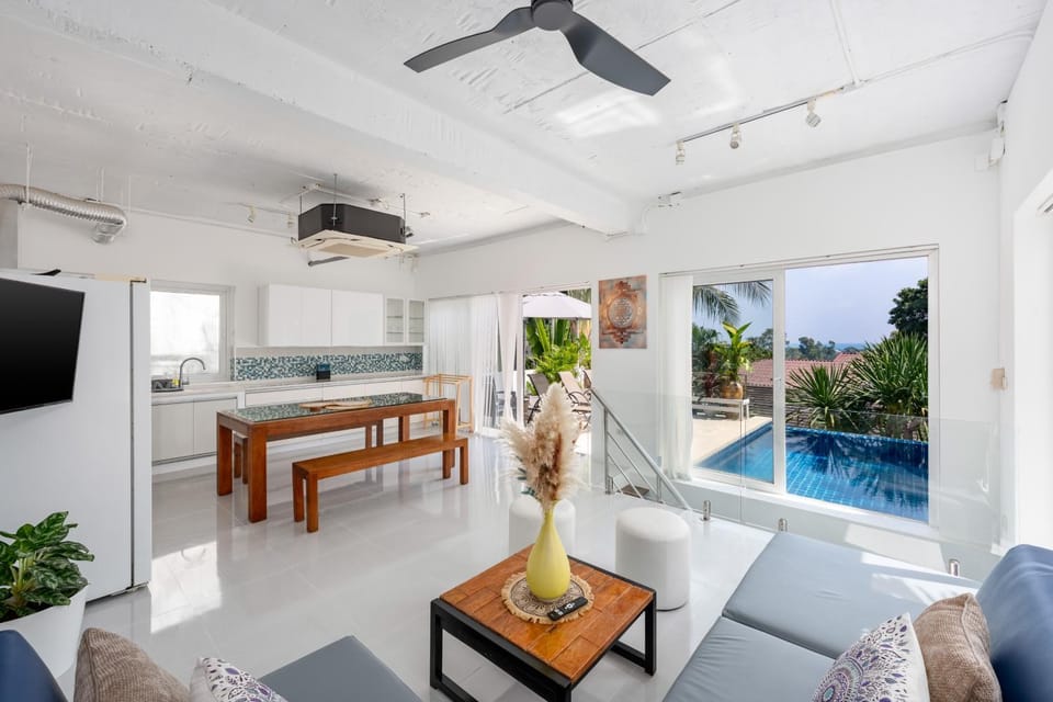 View (from property/room), Living room, Sea view
