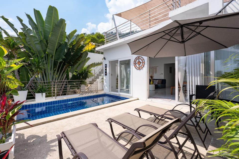 Balcony/Terrace, Swimming pool, sunbed