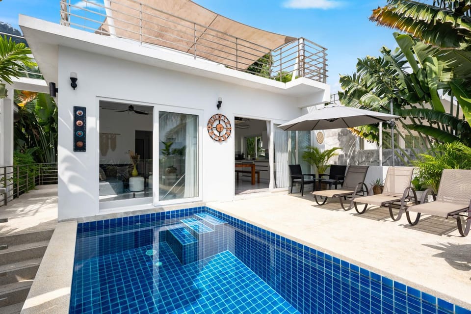 Balcony/Terrace, Swimming pool, sunbed
