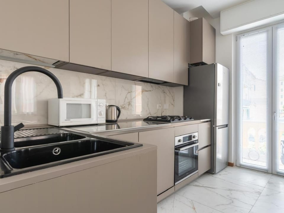 Kitchen or kitchenette, microwave, oven, stove