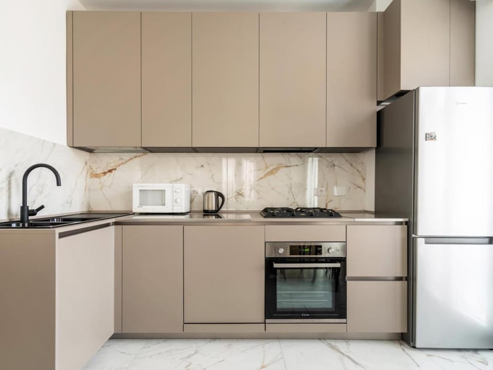 Kitchen or kitchenette, microwave, oven