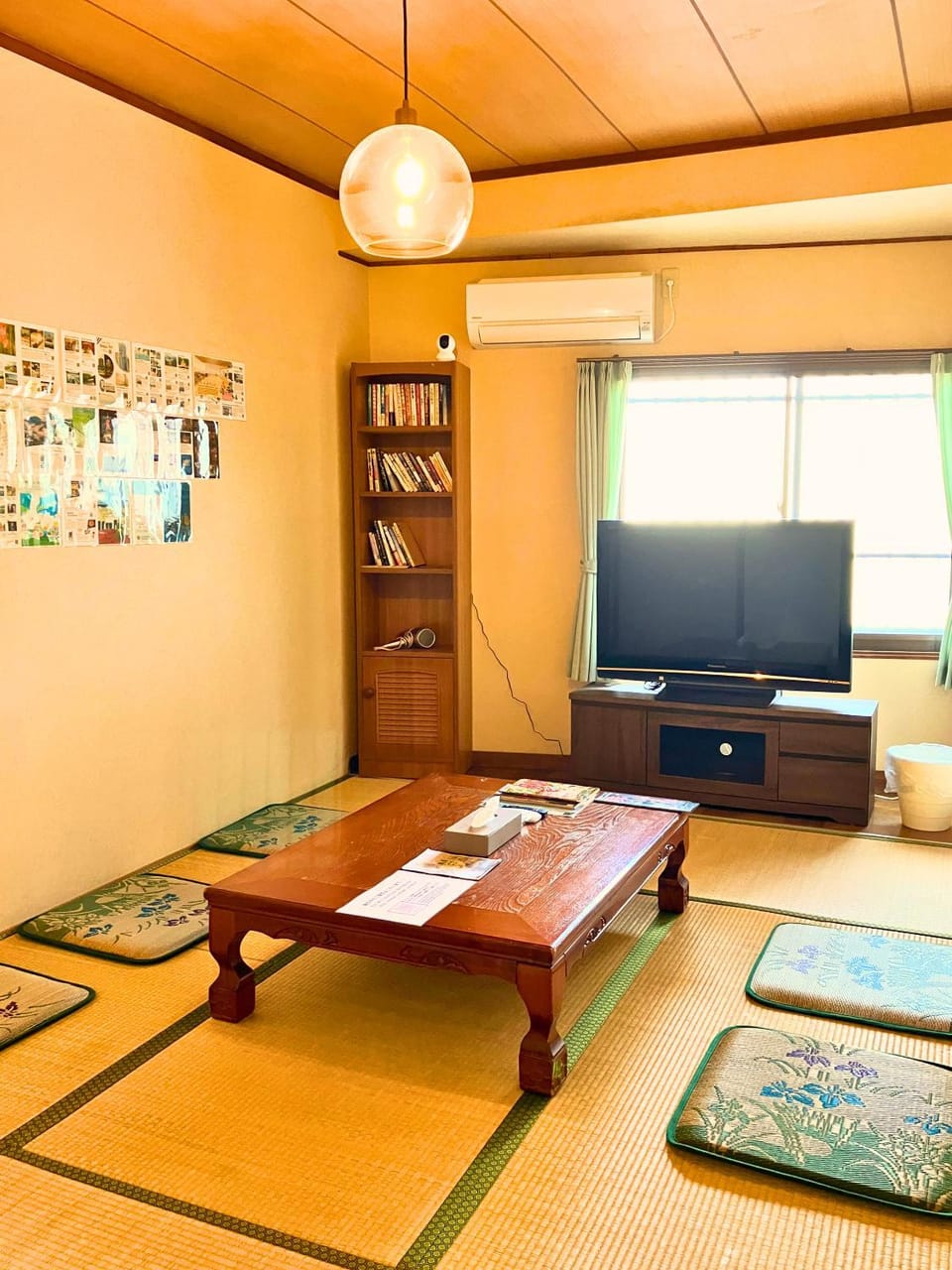 Communal lounge/ TV room, Library, TV and multimedia, Living room