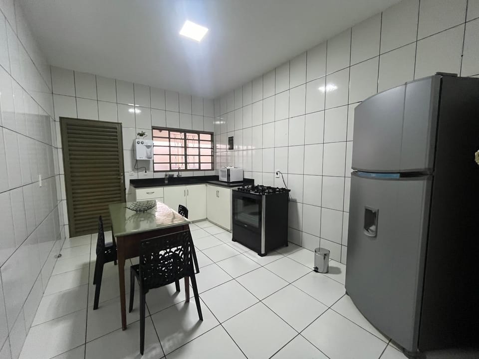 Casa aconchegante com 2 quartos, próximo ao Centro, UFU, Center Shopping e Convention, Hospitais e Aeroporto House in Uberlândia