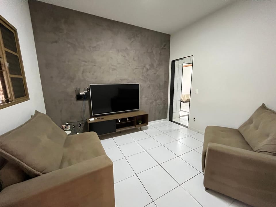 Casa aconchegante com 2 quartos, próximo ao Centro, UFU, Center Shopping e Convention, Hospitais e Aeroporto House in Uberlândia