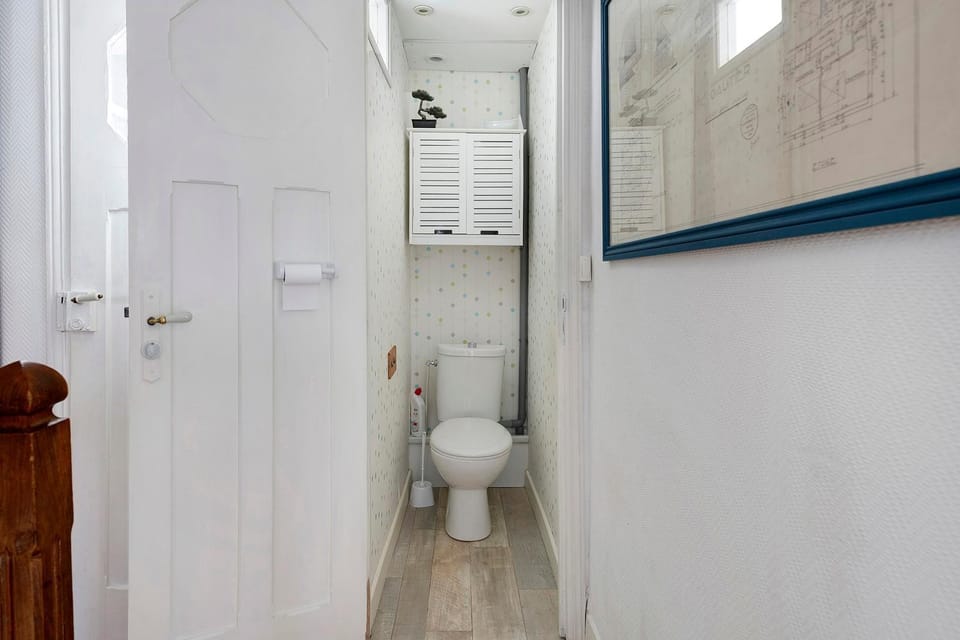 Bathroom, Living room
