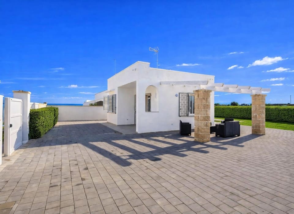 Villa Aura del Salento con Giardino Privato, Wi-Fi e Aria Condizionata House in Porto Cesareo