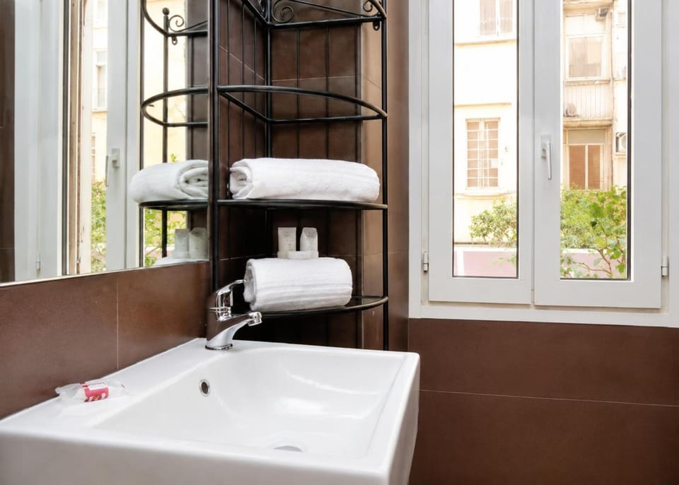 Bathroom, towels
