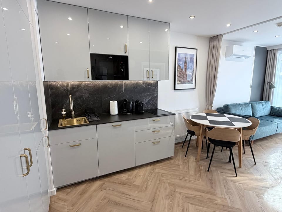 Kitchen or kitchenette, Photo of the whole room, Dining area