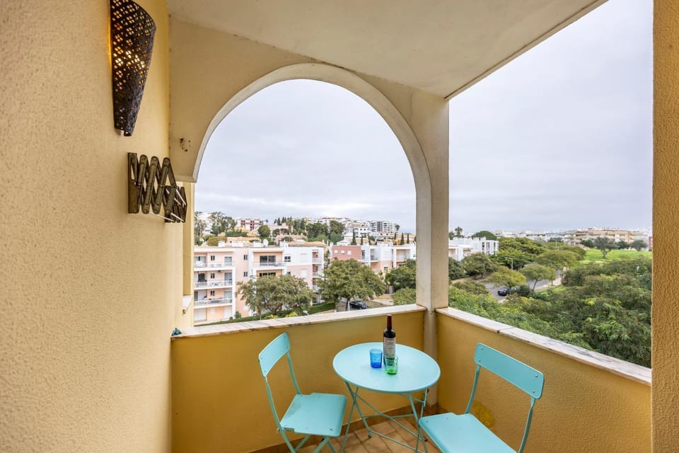 Nearby landmark, Natural landscape, Balcony/Terrace, Balcony/Terrace, Dining area