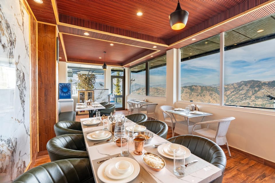 Natural landscape, Food and drinks, Seating area, Dining area, Food, Mountain view