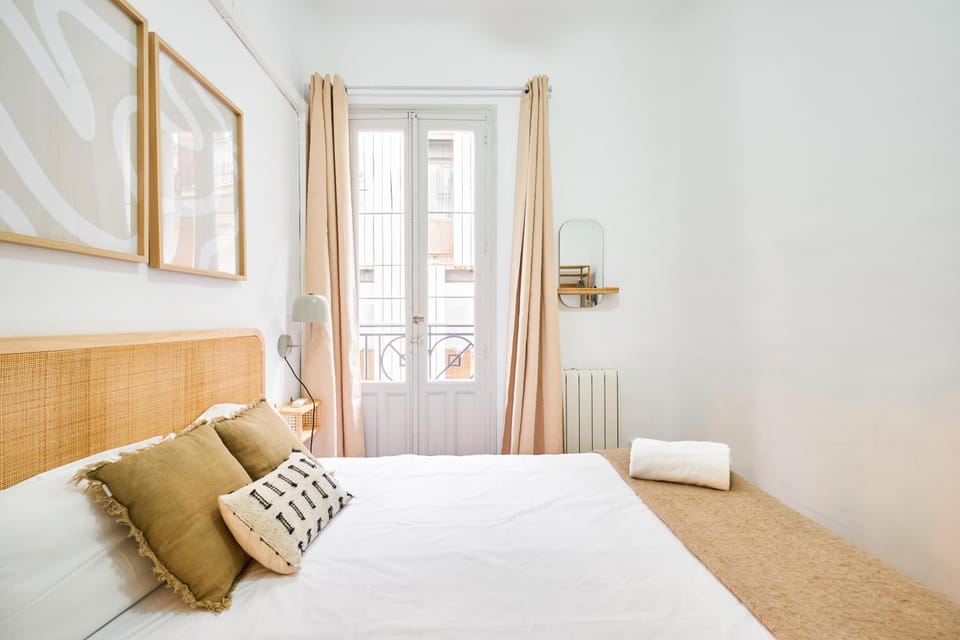 Bed, Photo of the whole room, Bedroom