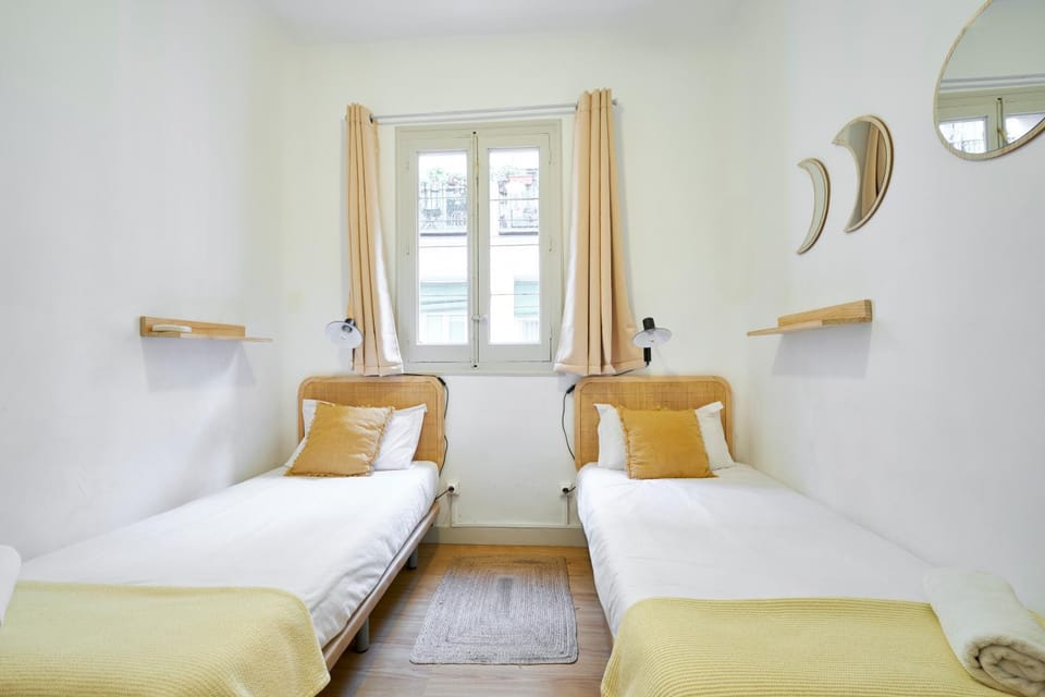 Bed, Photo of the whole room