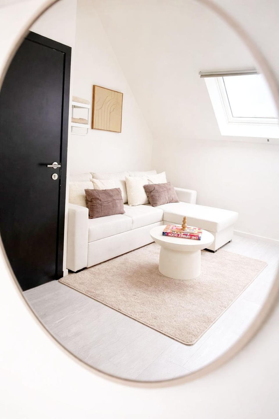 Bed, Seating area, Bedroom