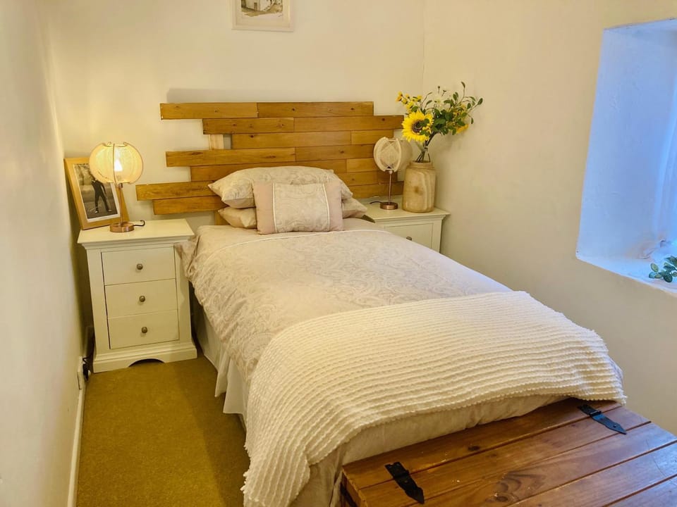 Bed, Photo of the whole room, Decorative detail, Bedroom, furniture