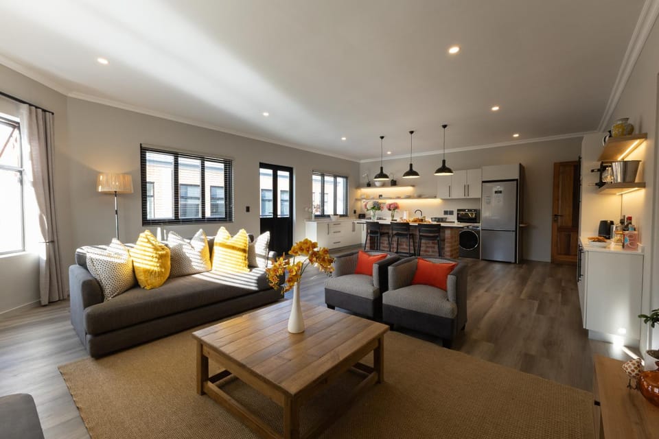 Lounge or bar, kitchen