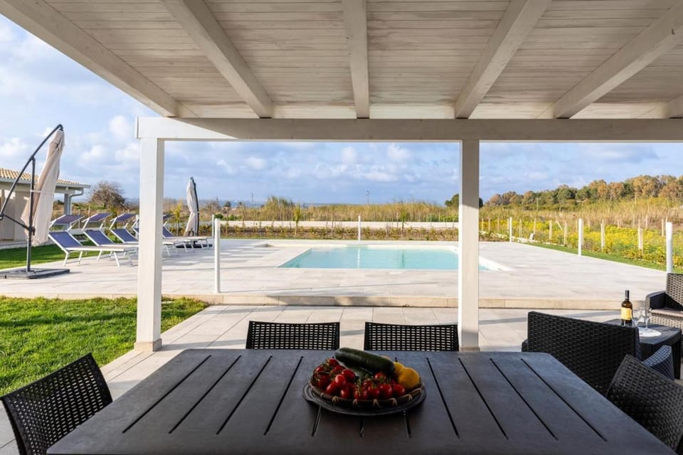Villa Matilde, Sea and Pool Villa in Santa Maria del Focallo