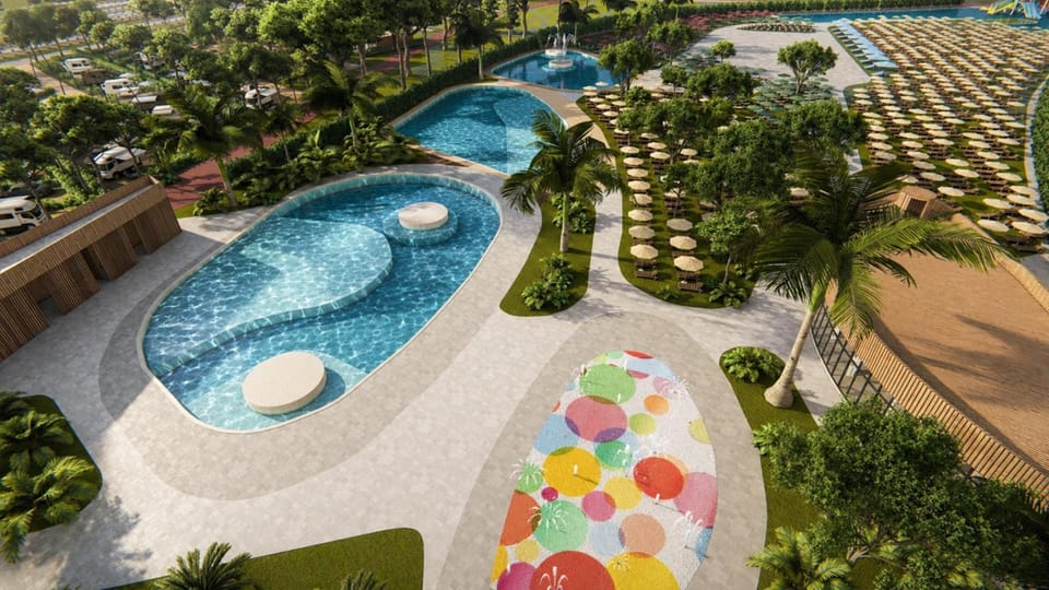 Bird's eye view, Pool view