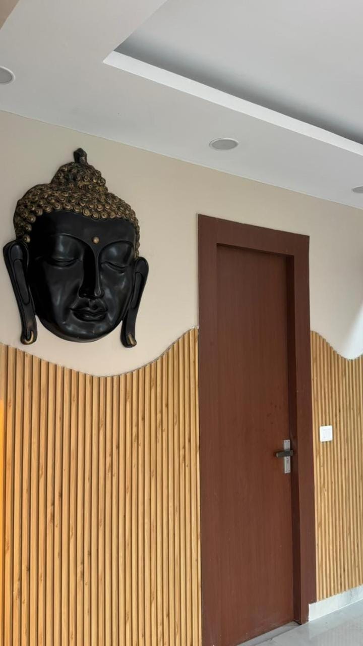 Shiv kashi farm luxury 3bhk with big pool Villa in Noida