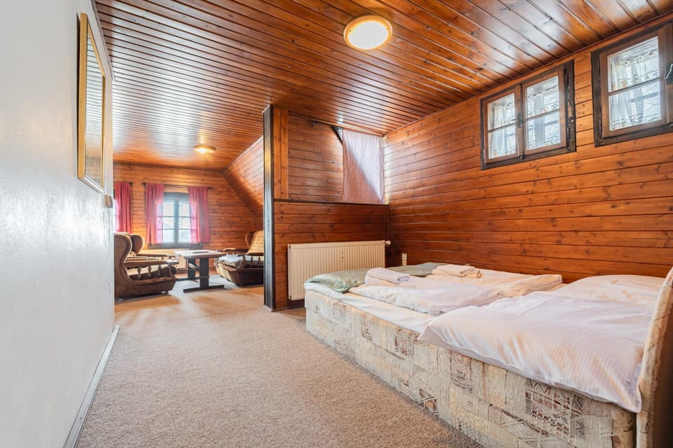 Bed, Photo of the whole room, Seating area, Bedroom