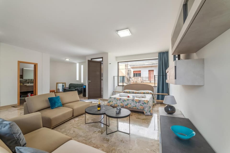Bed, Living room