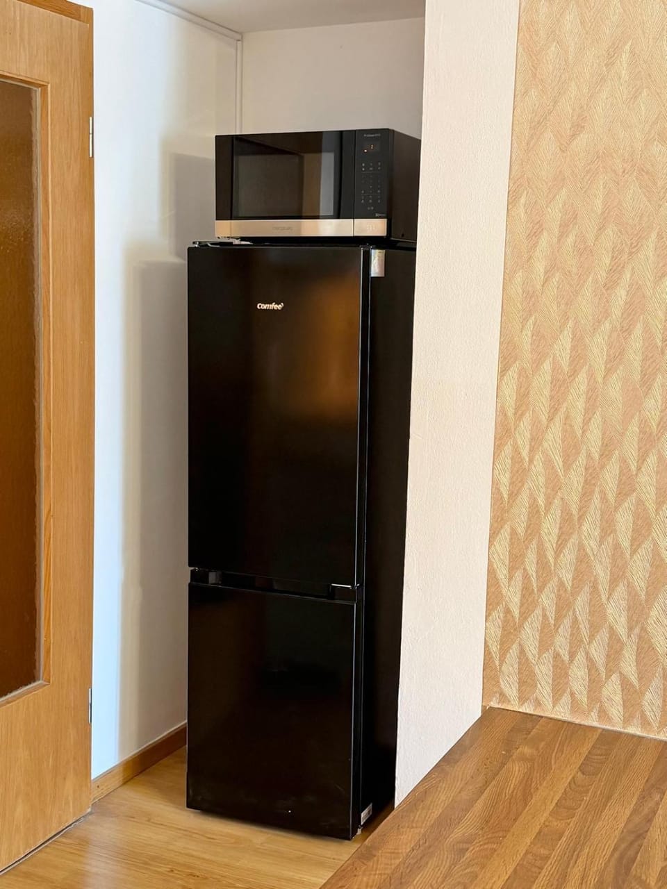 Kitchen or kitchenette, Dining area, microwave, kitchen, kitchen