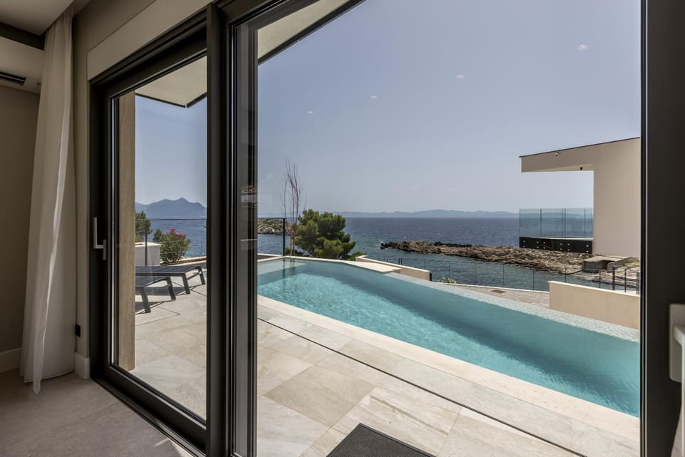 Balcony/Terrace, Pool view, Swimming pool