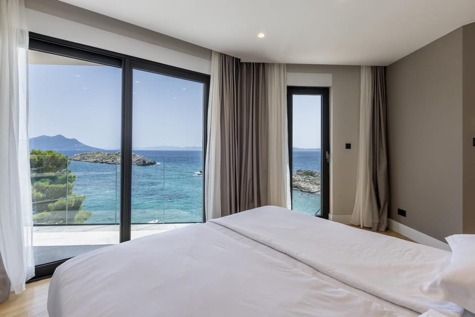 Bed, Bedroom, Sea view