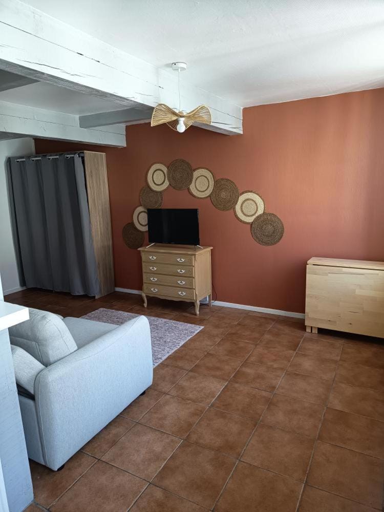 Charmant studio au cœur d'un village paisible Apartment in Bourgogne-Franche-Comté