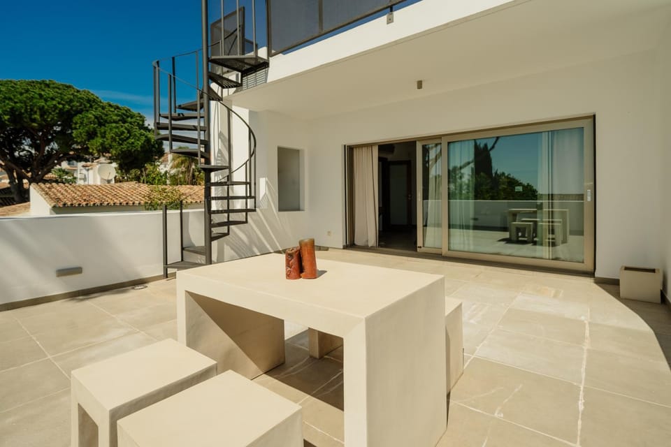 Villa Privada con Piscina y Jardín en Las Chapas, Marbella Villa in Marbella