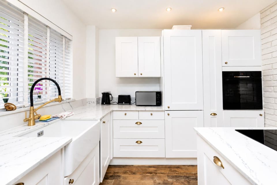 Open Mind Property - Hot Tub Retreat Sleeps 9 Apartment in Poole